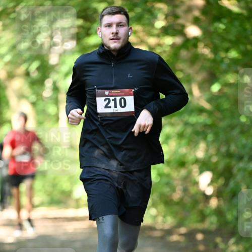 06.10.2024 - Bramfelder Halbmarathon 2024 Dr. Thomas Lammeyer http://msf.ph/oto/7340171 06.10.2024 10:42:01 Laufen 33, 210 meine-sportfotos.de