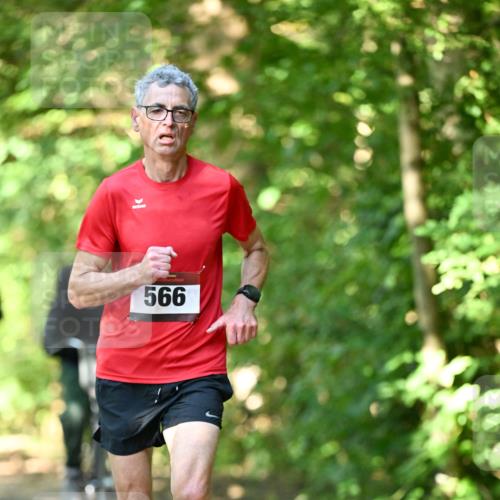 06.10.2024 - Bramfelder Halbmarathon 2024 Dr. Thomas Lammeyer http://msf.ph/oto/7340198 06.10.2024 10:42:07 Laufen 566 meine-sportfotos.de