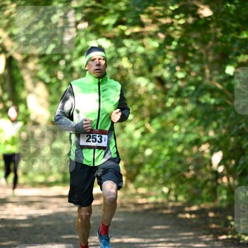 06.10.2024 - Bramfelder Halbmarathon 2024 Dr. Thomas Lammeyer http://msf.ph/oto/7340306 06.10.2024 10:42:40 Laufen 253 meine-sportfotos.de