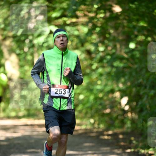 06.10.2024 - Bramfelder Halbmarathon 2024 Dr. Thomas Lammeyer http://msf.ph/oto/7340308 06.10.2024 10:42:40 Laufen 253 meine-sportfotos.de