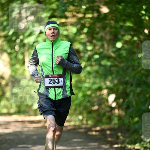 06.10.2024 - Bramfelder Halbmarathon 2024 Dr. Thomas Lammeyer http://msf.ph/oto/7340309 06.10.2024 10:42:40 Laufen 3, 253 meine-sportfotos.de