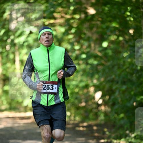 06.10.2024 - Bramfelder Halbmarathon 2024 Dr. Thomas Lammeyer http://msf.ph/oto/7340310 06.10.2024 10:42:40 Laufen 253 meine-sportfotos.de