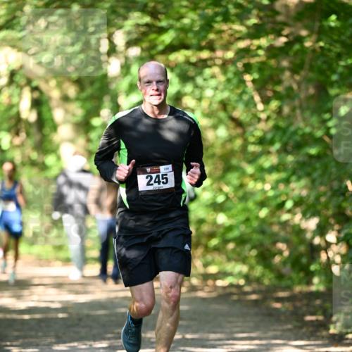 06.10.2024 - Bramfelder Halbmarathon 2024 Dr. Thomas Lammeyer http://msf.ph/oto/7340584 06.10.2024 10:44:49 Laufen 234, 245 meine-sportfotos.de
