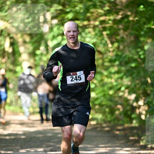 06.10.2024 - Bramfelder Halbmarathon 2024 Dr. Thomas Lammeyer http://msf.ph/oto/7340587 06.10.2024 10:44:49 Laufen 234, 245 meine-sportfotos.de