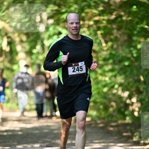 06.10.2024 - Bramfelder Halbmarathon 2024 Dr. Thomas Lammeyer http://msf.ph/oto/7340588 06.10.2024 10:44:50 Laufen 234, 245 meine-sportfotos.de