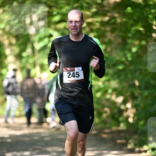 06.10.2024 - Bramfelder Halbmarathon 2024 Dr. Thomas Lammeyer http://msf.ph/oto/7340590 06.10.2024 10:44:50 Laufen 234, 245 meine-sportfotos.de