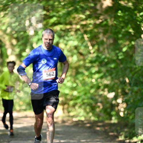 06.10.2024 - Bramfelder Halbmarathon 2024 Dr. Thomas Lammeyer http://msf.ph/oto/7340630 06.10.2024 10:45:15 Laufen 562 meine-sportfotos.de