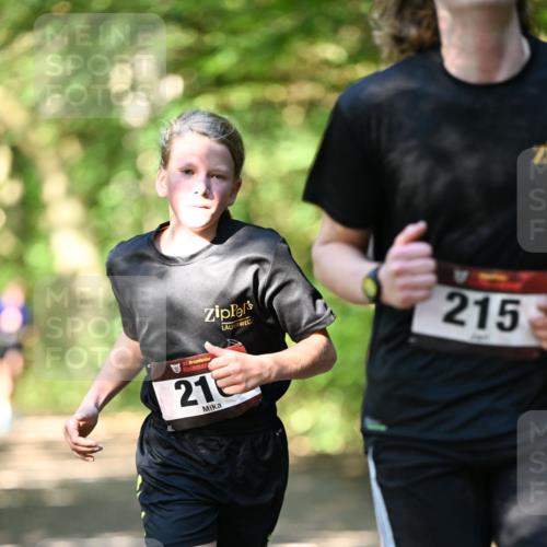 06.10.2024 - Bramfelder Halbmarathon 2024 Dr. Thomas Lammeyer http://msf.ph/oto/7340742 06.10.2024 10:46:06 Laufen 215, 33, 21 meine-sportfotos.de
