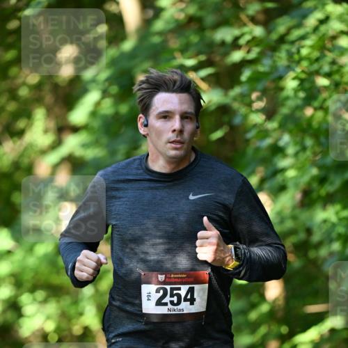 06.10.2024 - Bramfelder Halbmarathon 2024 Dr. Thomas Lammeyer http://msf.ph/oto/7340751 06.10.2024 10:46:09 Laufen 33, 254 meine-sportfotos.de