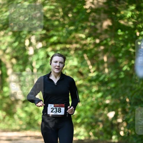 06.10.2024 - Bramfelder Halbmarathon 2024 Dr. Thomas Lammeyer http://msf.ph/oto/7340779 06.10.2024 10:46:18 Laufen 235, 238 meine-sportfotos.de