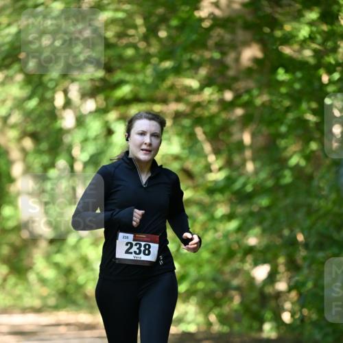 06.10.2024 - Bramfelder Halbmarathon 2024 Dr. Thomas Lammeyer http://msf.ph/oto/7340780 06.10.2024 10:46:18 Laufen 235, 238 meine-sportfotos.de