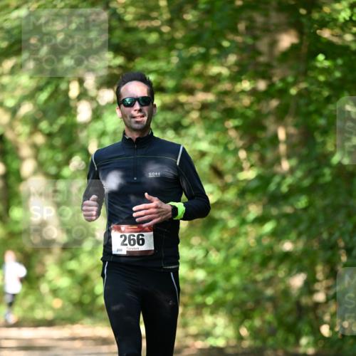 06.10.2024 - Bramfelder Halbmarathon 2024 Dr. Thomas Lammeyer http://msf.ph/oto/7340903 06.10.2024 10:46:48 Laufen 209, 266 meine-sportfotos.de