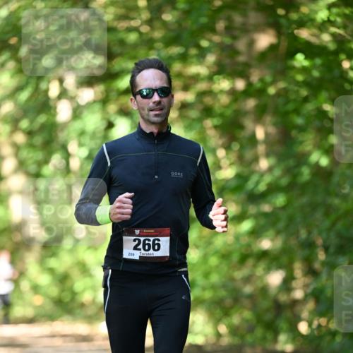 06.10.2024 - Bramfelder Halbmarathon 2024 Dr. Thomas Lammeyer http://msf.ph/oto/7340906 06.10.2024 10:46:49 Laufen 266, 209 meine-sportfotos.de
