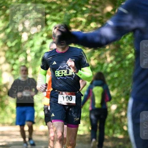 06.10.2024 - Bramfelder Halbmarathon 2024 Dr. Thomas Lammeyer http://msf.ph/oto/7340964 06.10.2024 10:47:15 Laufen 236, 100, 50 meine-sportfotos.de