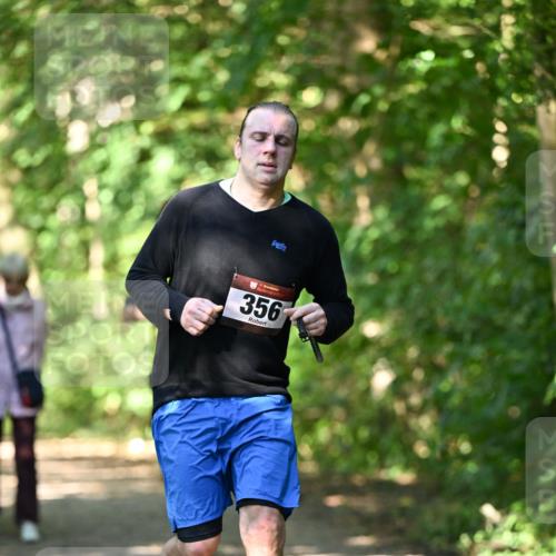 06.10.2024 - Bramfelder Halbmarathon 2024 Dr. Thomas Lammeyer http://msf.ph/oto/7340983 06.10.2024 10:47:20 Laufen 332, 356 meine-sportfotos.de
