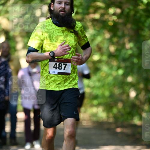 06.10.2024 - Bramfelder Halbmarathon 2024 Dr. Thomas Lammeyer http://msf.ph/oto/7341004 06.10.2024 10:47:23 Laufen 487, 233 meine-sportfotos.de