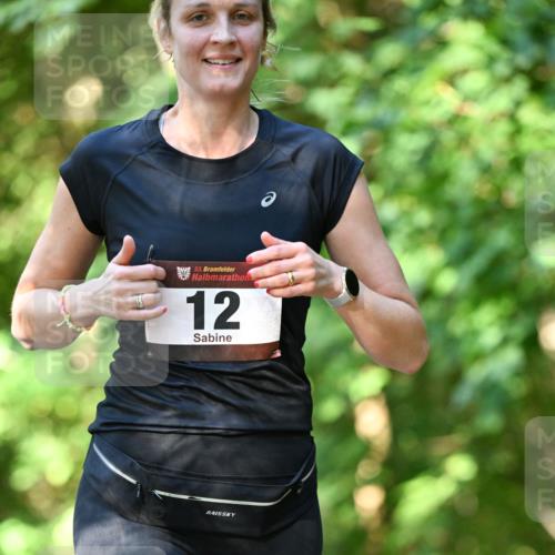 06.10.2024 - Bramfelder Halbmarathon 2024 Dr. Thomas Lammeyer http://msf.ph/oto/7341057 06.10.2024 10:47:43 Laufen 33, 12 meine-sportfotos.de