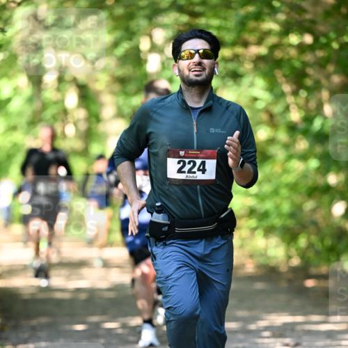 06.10.2024 - Bramfelder Halbmarathon 2024 Dr. Thomas Lammeyer http://msf.ph/oto/7341076 06.10.2024 10:47:51 Laufen 33, 224 meine-sportfotos.de