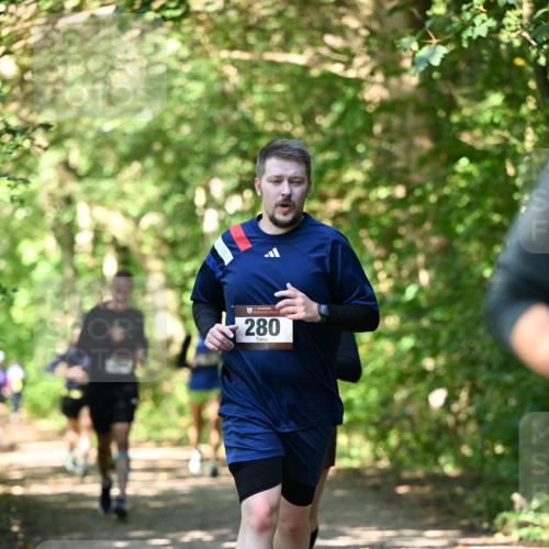 06.10.2024 - Bramfelder Halbmarathon 2024 Dr. Thomas Lammeyer http://msf.ph/oto/7341086 06.10.2024 10:47:53 Laufen 280 meine-sportfotos.de