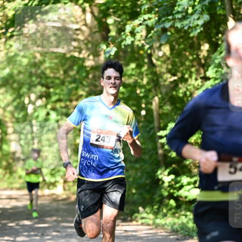 06.10.2024 - Bramfelder Halbmarathon 2024 Dr. Thomas Lammeyer http://msf.ph/oto/7341117 06.10.2024 10:48:01 Laufen 243, 5 meine-sportfotos.de