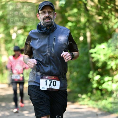 06.10.2024 - Bramfelder Halbmarathon 2024 Dr. Thomas Lammeyer http://msf.ph/oto/7341287 06.10.2024 10:48:49 Laufen 228, 33, 170 meine-sportfotos.de