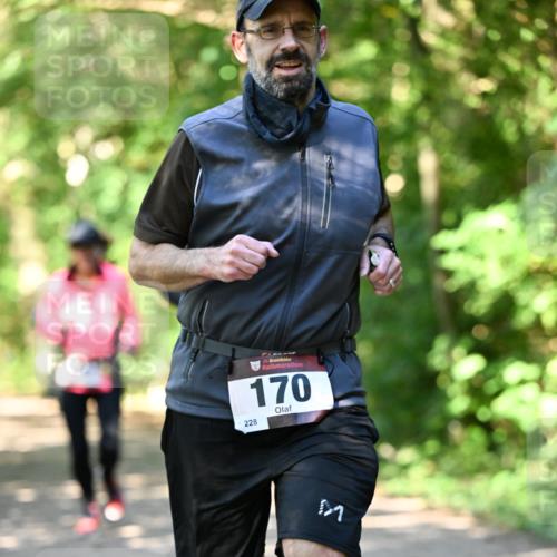 06.10.2024 - Bramfelder Halbmarathon 2024 Dr. Thomas Lammeyer http://msf.ph/oto/7341288 06.10.2024 10:48:49 Laufen 33, 170, 228 meine-sportfotos.de