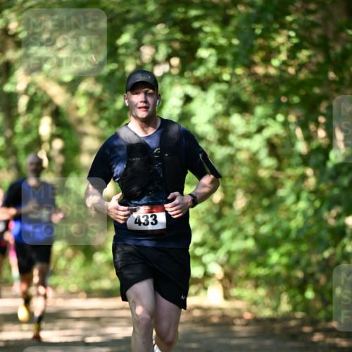 06.10.2024 - Bramfelder Halbmarathon 2024 Dr. Thomas Lammeyer http://msf.ph/oto/7341502 06.10.2024 10:49:50 Laufen 433 meine-sportfotos.de