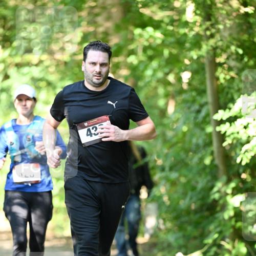 06.10.2024 - Bramfelder Halbmarathon 2024 Dr. Thomas Lammeyer http://msf.ph/oto/7341947 06.10.2024 10:51:52 Laufen 326, 43 meine-sportfotos.de