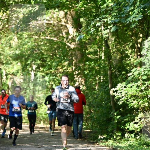 06.10.2024 - Bramfelder Halbmarathon 2024 Dr. Thomas Lammeyer http://msf.ph/oto/7343188 06.10.2024 10:54:53 Laufen 264, 292 meine-sportfotos.de
