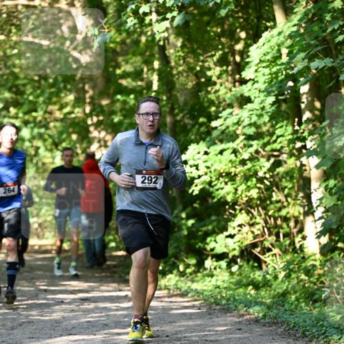 06.10.2024 - Bramfelder Halbmarathon 2024 Dr. Thomas Lammeyer http://msf.ph/oto/7343198 06.10.2024 10:54:54 Laufen 264, 292 meine-sportfotos.de