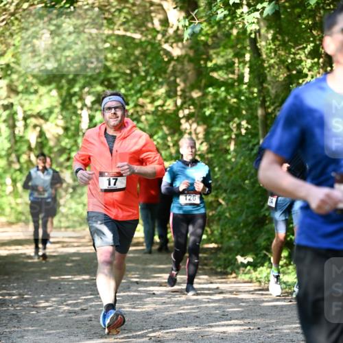 06.10.2024 - Bramfelder Halbmarathon 2024 Dr. Thomas Lammeyer http://msf.ph/oto/7343213 06.10.2024 10:54:57 Laufen 17, 126, 24 meine-sportfotos.de