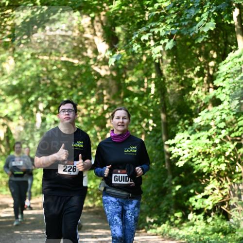 06.10.2024 - Bramfelder Halbmarathon 2024 Dr. Thomas Lammeyer http://msf.ph/oto/7343352 06.10.2024 10:55:54 Laufen 226 meine-sportfotos.de