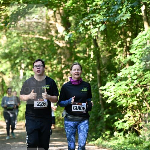 06.10.2024 - Bramfelder Halbmarathon 2024 Dr. Thomas Lammeyer http://msf.ph/oto/7343353 06.10.2024 10:55:54 Laufen 226, 145, 143 meine-sportfotos.de