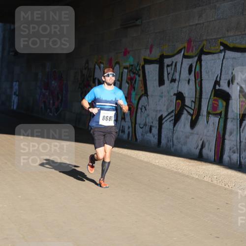 06.10.2024 - 19. swb-Marathon Bremen Michael Strokosch http://msf.ph/oto/7343949 06.10.2024 10:09:58 Laufen 8681 meine-sportfotos.de