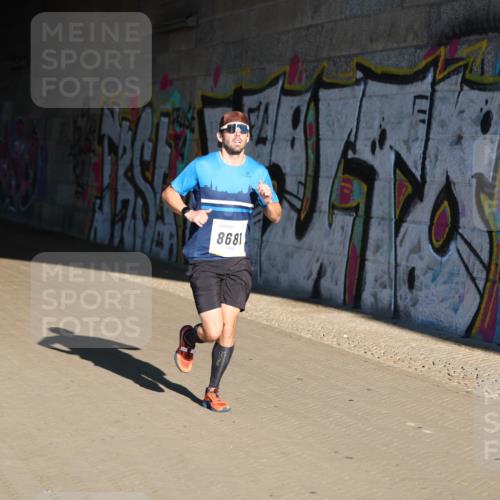 06.10.2024 - 19. swb-Marathon Bremen Michael Strokosch http://msf.ph/oto/7343953 06.10.2024 10:09:58 Laufen 8681 meine-sportfotos.de