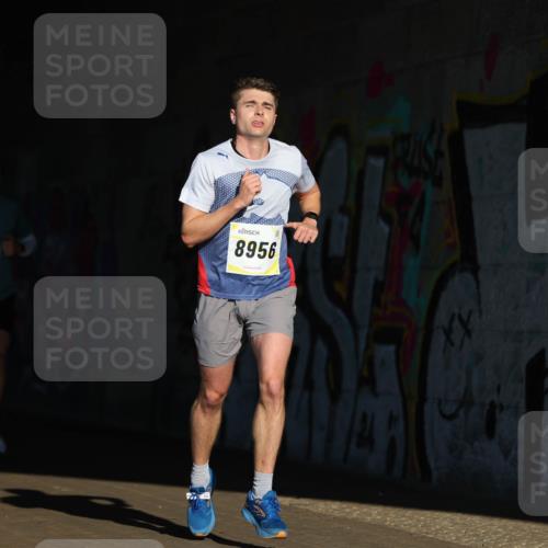 06.10.2024 - 19. swb-Marathon Bremen Michael Strokosch http://msf.ph/oto/7344041 06.10.2024 10:10:59 Laufen 8583, 8956 meine-sportfotos.de