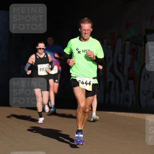 06.10.2024 - 19. swb-Marathon Bremen Michael Strokosch http://msf.ph/oto/7344309 06.10.2024 10:12:21 Laufen 4052, 893, 444, 10 meine-sportfotos.de