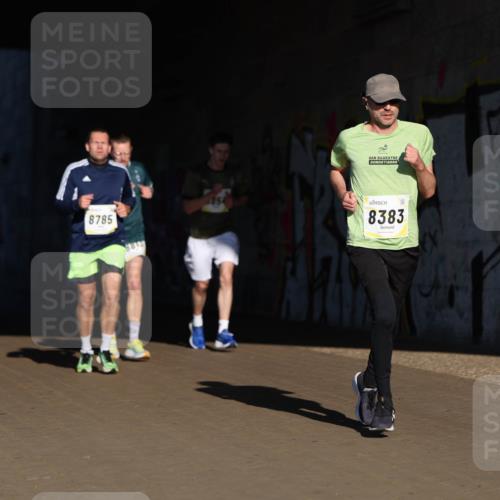 06.10.2024 - 19. swb-Marathon Bremen Michael Strokosch http://msf.ph/oto/7344335 06.10.2024 10:12:31 Laufen 196, 8785, 8383 meine-sportfotos.de