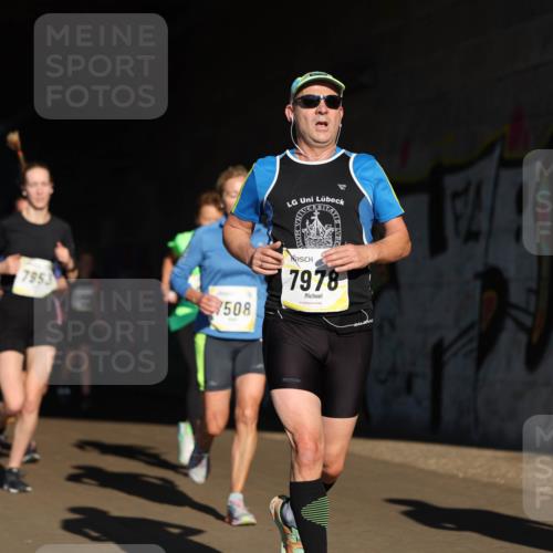 06.10.2024 - 19. swb-Marathon Bremen Michael Strokosch http://msf.ph/oto/7344596 06.10.2024 10:13:32 Laufen 7953, 7508, 7978 meine-sportfotos.de