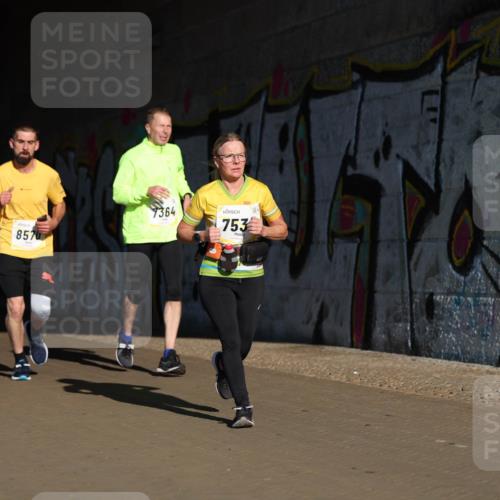 06.10.2024 - 19. swb-Marathon Bremen Michael Strokosch http://msf.ph/oto/7344842 06.10.2024 10:14:42 Laufen 8570, 7364, 753 meine-sportfotos.de