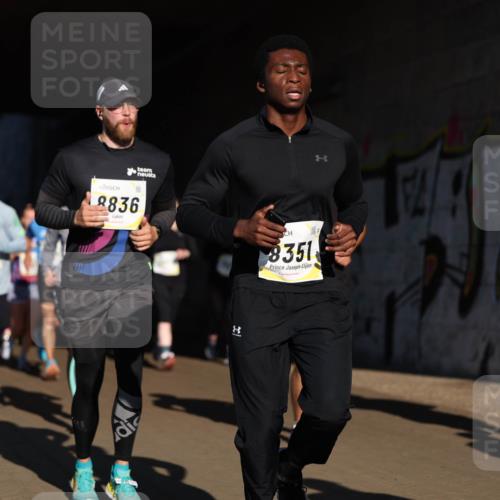 06.10.2024 - 19. swb-Marathon Bremen Michael Strokosch http://msf.ph/oto/7344909 06.10.2024 10:15:05 Laufen 8836, 8351, 8498 meine-sportfotos.de