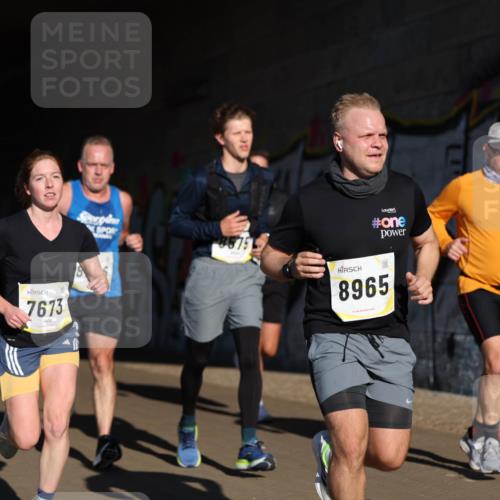06.10.2024 - 19. swb-Marathon Bremen Michael Strokosch http://msf.ph/oto/7345001 06.10.2024 10:15:31 Laufen 7673, 8575, 8965 meine-sportfotos.de