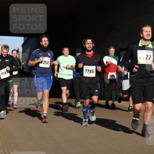 06.10.2024 - 19. swb-Marathon Bremen Michael Strokosch http://msf.ph/oto/7345234 06.10.2024 10:16:32 Laufen 7087, 8252, 70, 7785, 8951, 22 meine-sportfotos.de