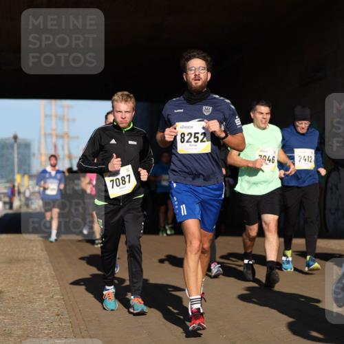 06.10.2024 - 19. swb-Marathon Bremen Michael Strokosch http://msf.ph/oto/7345239 06.10.2024 10:16:33 Laufen 7087, 8252, 11, 7946, 7412, 7785 meine-sportfotos.de