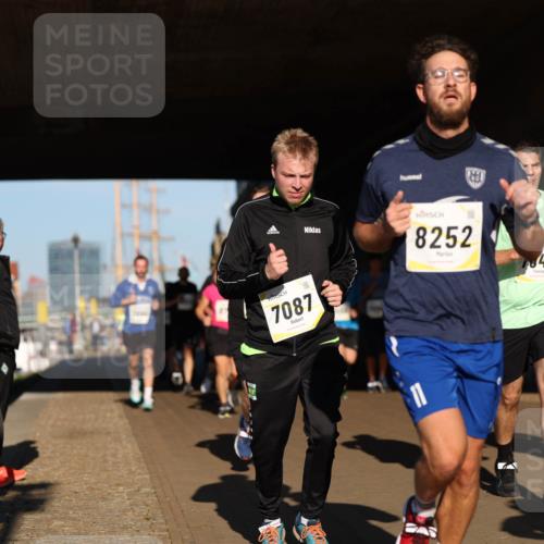 06.10.2024 - 19. swb-Marathon Bremen Michael Strokosch http://msf.ph/oto/7345241 06.10.2024 10:16:34 Laufen 8252, 7346, 7412, 7087, 11 meine-sportfotos.de