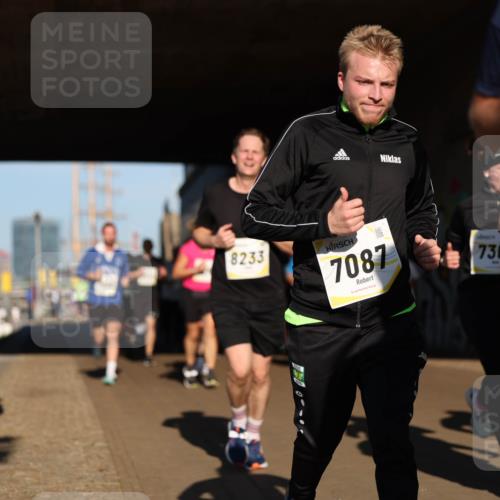 06.10.2024 - 19. swb-Marathon Bremen Michael Strokosch http://msf.ph/oto/7345247 06.10.2024 10:16:34 Laufen 8233, 7087, 7361, 82 meine-sportfotos.de