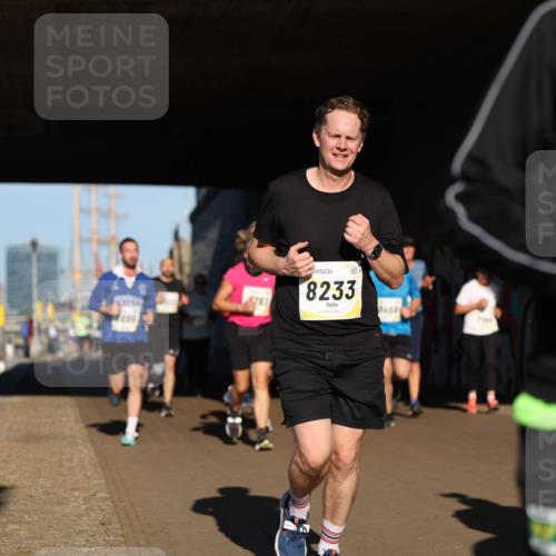 06.10.2024 - 19. swb-Marathon Bremen Michael Strokosch http://msf.ph/oto/7345249 06.10.2024 10:16:35 Laufen 8233, 7744, 08 meine-sportfotos.de