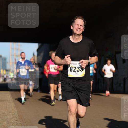 06.10.2024 - 19. swb-Marathon Bremen Michael Strokosch http://msf.ph/oto/7345251 06.10.2024 10:16:35 Laufen 8233 meine-sportfotos.de