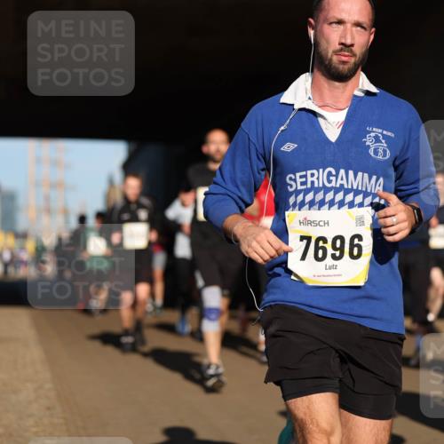 06.10.2024 - 19. swb-Marathon Bremen Michael Strokosch http://msf.ph/oto/7345271 06.10.2024 10:16:39 Laufen 8, 7696, 15 meine-sportfotos.de
