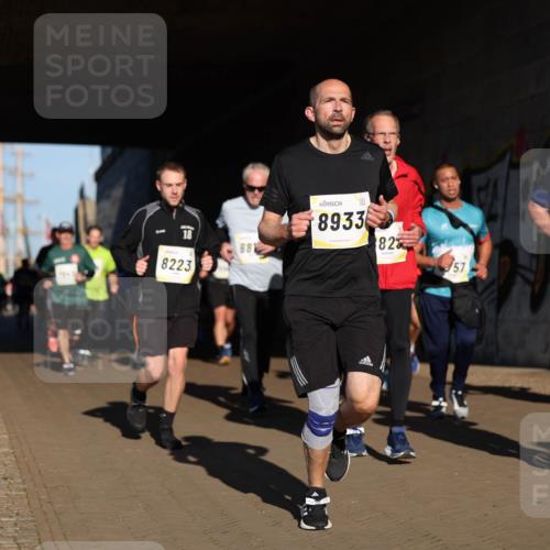 06.10.2024 - 19. swb-Marathon Bremen Michael Strokosch http://msf.ph/oto/7345275 06.10.2024 10:16:40 Laufen 18, 8223, 881, 8933, 82, 57, 9035 meine-sportfotos.de